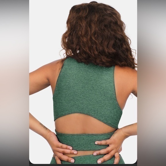 ▶️ Outdoor Voices ◀️ Green Cut Out Crop Top. Size Medium - Picture 1 of 11